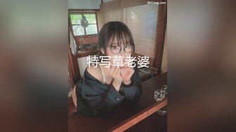 非常骚的小女人给大哥深喉大鸡巴舔蛋蛋，被大哥压在身下疯狂输出