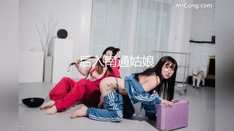 极品身材的黑丝女模被猥琐摄影师各种姿势玩B