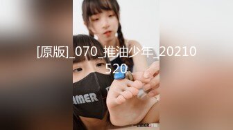 人气餐厅男女混厕偷拍一个爱臭美的短发少妇