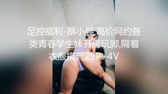 认真吃鸡的细腰肥股美眉