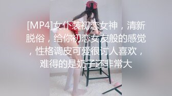 黑丝高跟骚逼没有毛，露脸颜值不错精彩大秀，道具抽插骚穴，大黑牛自慰阴蒂，还跟狼友撩骚高潮不断好骚啊1