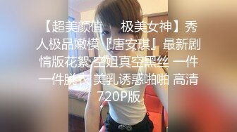 李老湿勾搭按摩店小妹，不正规的按摩为了大哥的鸡巴，衣服都没脱就干上了，小哥持久力很强小骚逼给撸射