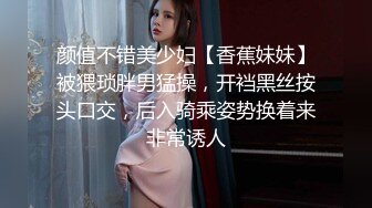 露脸老板娘就喜欢盯着看我操她，无套大屌啪啪操逼最后撸射一逼