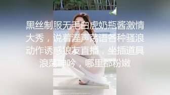 潜入学校女厕偷拍长的非常漂亮的美女老师