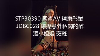 售楼小姐带客户看房子 月底为了冲业绩 无奈只好答应客户的无理要求