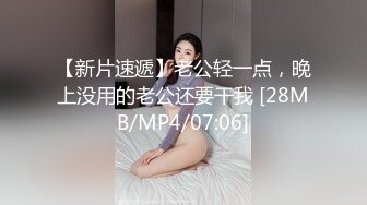 颜值区极品美女下播前给大家小秀一波，镜头拿到下面没穿内裤