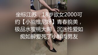 欠操的农家小少妇，一个人在家跟狼友发骚赚外快，全程露脸光着身子跟狼友互动撩骚，屋里屋外大门口发骚不断