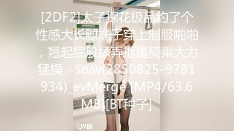 高颜值长发美女！应要求小秀一波！苗条身材贫乳，揉捏奶子一手抓，多毛骚逼往上视角特写