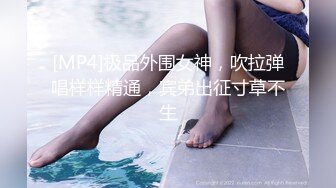 年轻苗条妹子，露脸卖力口交服侍老公，女上位无套啪啪，后入深入身体