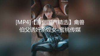 白丝欲女跟蒙面大哥激情3P，全程露脸啪啪激情上位还要口交大鸡巴，让两大哥轮流爆草，射完了还拿道具插刺激