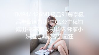 商场女厕偷窥牛仔裤美女的大肥B半蹲着尿不敢坐