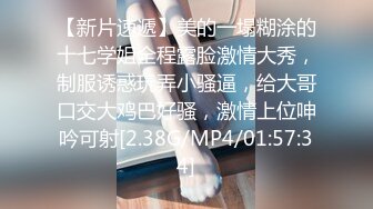 [MP4]吹箫姐妹花，颜值不错的骚妹子成了小哥重点关注对象，露脸抠逼粉嫩特写展示，让小哥后入大屁股爆草射了一臀