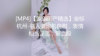 十一月最新流出大神潜入水上乐园更衣室移动偷拍❤️泳客换衣服穿吊带泳衣的美女