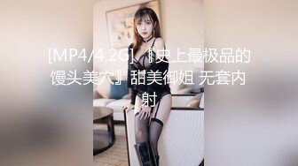 两根肉棒共同享用一个蜜穴～才能满足淫荡女孩