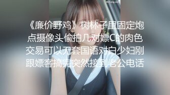 [MP4/ 2.13G] 新人面罩骚女一女3男淫乱啪轮换着操，脱下内衣撩起裙子摸逼，后入抽插上位骑乘