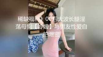 地下停车场监控偷拍女业主和物业管理员在保管室门口啪啪妹子一边被草一边盯着外面有没有人来