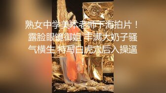 已婚骚人妻家里没人陪狼友发骚，农村大院屋里骚完院里骚，听狼友指挥互动撩骚揉奶玩逼看特写，精彩不要错过