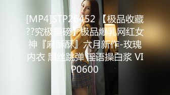 带男朋友回家爱爱 弟弟一旁偷看忍不住参与进来变3p大战