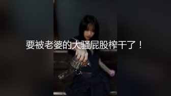 黑丝高跟美女电梯口玩全裸