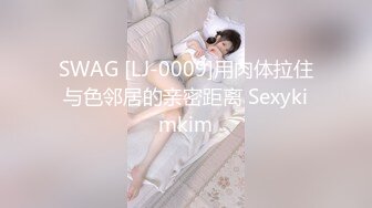 躺在床上假装玩手机偷拍苗条身材女炮友洗完澡照镜子化妆用电吹风吹逼逼