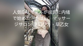 烈焰红唇嫩妹妹！洗完澡被炮友爆操！白嫩奶子一手抓，吸吮舔屌，往上视角抽插，骑乘位套弄