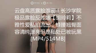 抄底身材火辣的蕾絲內內美女故意在面館門口賣騷