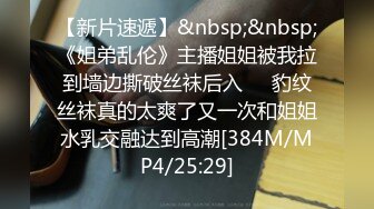 乖乖的小母狗，全程露脸黑丝诱惑，被大哥调教玩弄，揉奶舔逼叫的好骚，深喉大鸡巴后入爆草，尿尿给她喝真骚