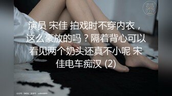 20岁酒红色美甲的鸡婆：你手好冰呀，我给你弄，来，趴下来一点，快点艹我 我受不了。看着成人片做爱，真是幽默！