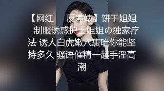 闷骚的小少妇露脸跟小哥激情啪啪，让小哥无套爆草，打桩机式的速度干的嫂子浪叫不断高潮不止，深喉口交舔逼