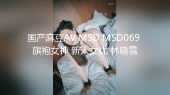 商场女厕全景偷拍制服长裤美女的小肥鲍