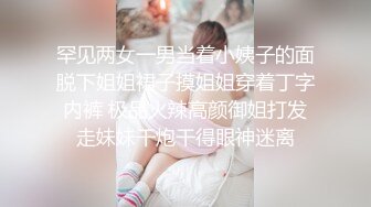 这妹子是多久没有被干了，一个人躲在厕所里手淫