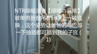 童颜巨乳妹妹肉感身材一脸呆萌，埋头吃吊一脸享受，震动棒骑乘插穴，翘起屁股后入