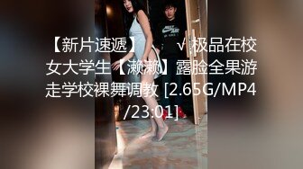 近距离偷拍粉色长裤美女的木耳可真黑