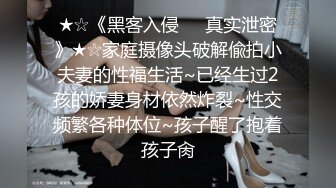 商城女厕正面欣赏抽烟短发气质少妇 刻意刮过毛的骚穴看着就想上