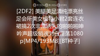 清纯系萝莉来袭！18新人嫩妹！短裙一线天小穴，撩起衣服揉捏奶子，黑丝袜美足