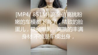 穿纯欲风透明的蕾丝性感套装在公园的走廊里勾引老头