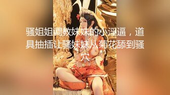 大奶美眉 身材苗条上位骑乘啪啪打桩 被大鸡吧小哥无套输出 大力抽插 奶子哗哗 射了一背 不过瘾