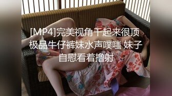 剧情演绎外表清纯可爱美女到邻居单男家休息聊天挑逗客厅沙发上打炮