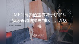 闷骚的颜值小骚货约啪附近大哥，人美又骚深喉大鸡巴，让大哥无套抽插，多体位蹂躏爆草干出白浆