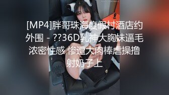 三对情侣酒店玩牌输了女生脱衣服最后全部脱光光玩6P