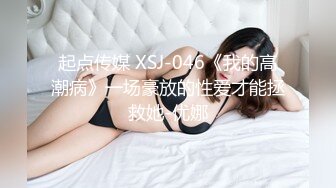 只穿着一件裹胸黑衣的性感大长腿美女 下体逼毛黑黝黝