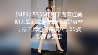 KTV探花里面的小骚妹，颜值担当给吃奶让玩逼感觉相当嗨，一起玩个3P给两个大哥舔鸡巴，激情后入爆草抽插