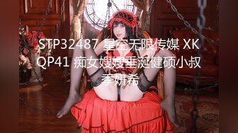 《极品CP魔手外购》色胆包天大神潜入移动办事大厅女厕独占坑位隔板缝中连续偸拍，各种高跟制服美腿极品丝袜OL方便 (3)