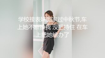 20岁的淘气小少女