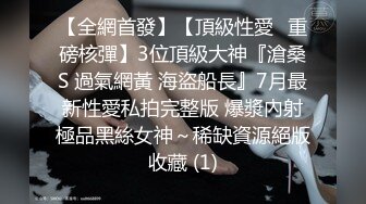 超骚的小妞又来了，露脸丝袜情趣舔鸡巴的样子能迷死人真刺激，让小哥无套爆草搞的骚逼淫水泛滥，精彩刺激