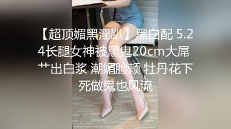 美女挺有格调的 全程高冷脸