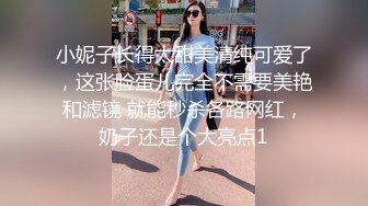 女友不在調戲和她一起合租的漂亮女閨蜜,不反抗很配合,當場扒掉她睡衣和內褲開操,幹的太猛美女用手頂著床!