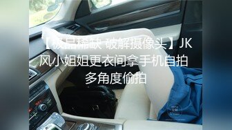 咸湿房东在卫生间和客厅暗装针孔记录高颜合租姐妹花日常洗澡换衣，该说不说两位小姐姐身材都很顶