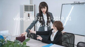 [MP4/ 986M] 极品迷玩暗黑王子新作晕倒迷操美乳双胞胎姐妹花 两个嫩穴好几根肉棒轮番抽插内射中出