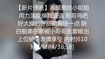 星空传媒 XKVP-131 圣诞老色批假借送礼爽操小寡妇梁佳芯